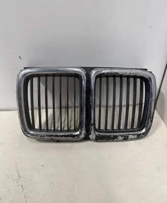 BMW 7 E32 Front grill 1908697 5113 6113