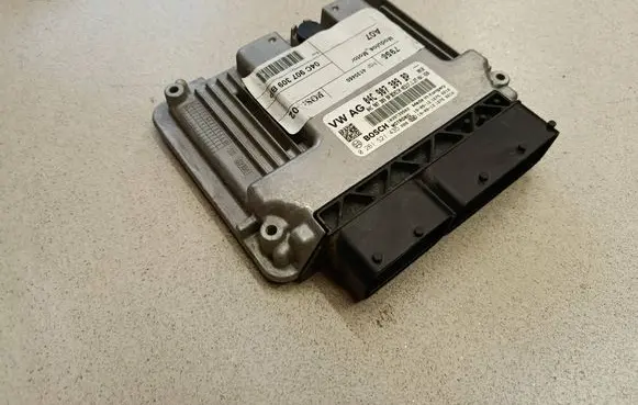 Skoda Fabia Mk3 (NJ) Engine control unit/module 04C907309BP 0261S21435