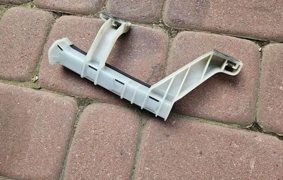 Opel Grandland X Rear door windshield rail 9821857080