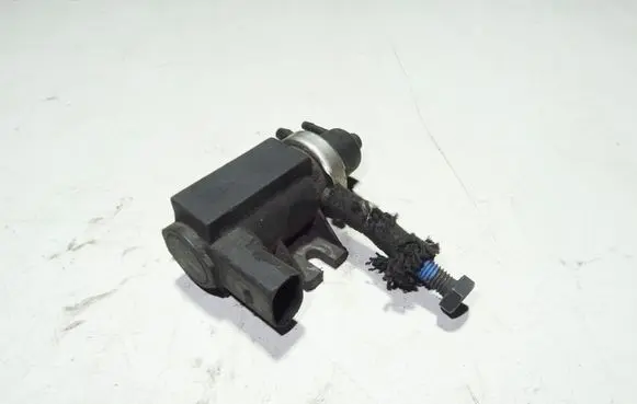 Volkswagen Golf IV Turbo solenoid valve 1J0906627