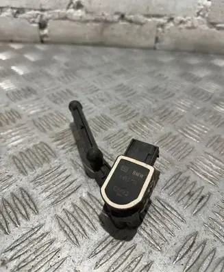 Headlight/headlamp level sensor