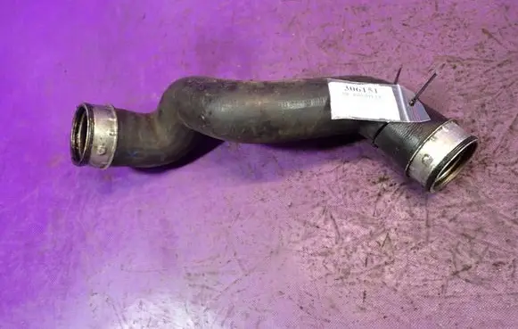 Volkswagen PASSAT B5.5 Intercooler hose/pipe 