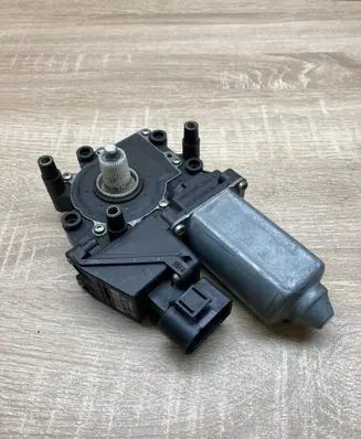 Audi A4 S4 B5 8D Front door window regulator motor 113846100 05071900