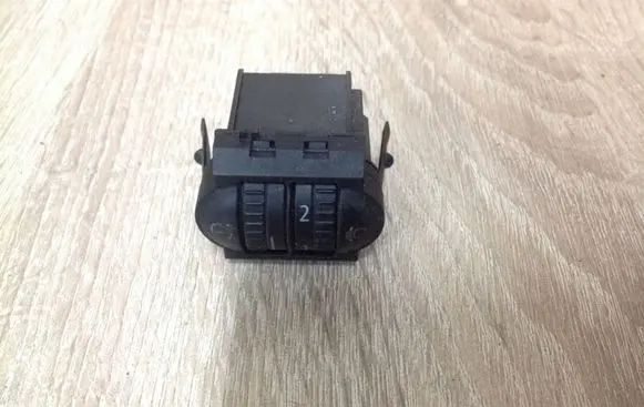 Volkswagen Golf V Headlight level height control switch 1K0941333