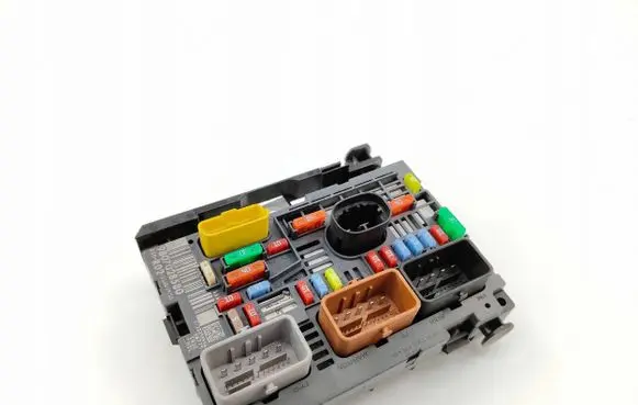 Peugeot 3008 I Fuse module 9807028580