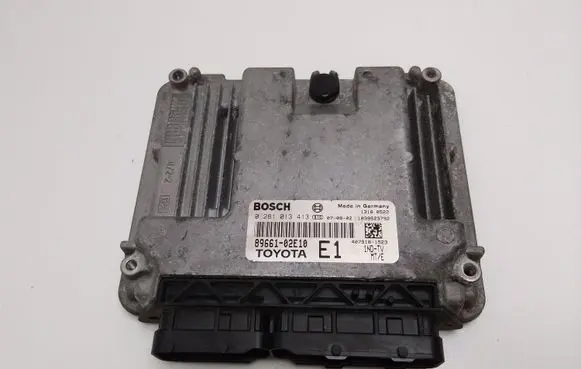 Toyota Auris 150 Engine control unit/module 8966102E10 281013413