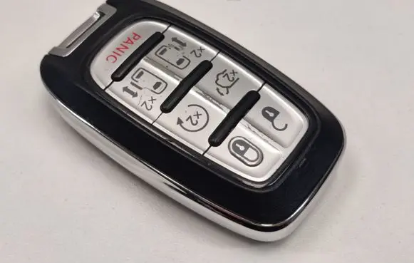 Chrysler Pacifica Ignition key/card 68217832AC