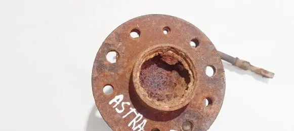 Opel Astra G Rear wheel hub 