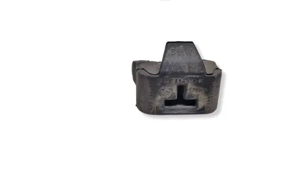 BMW 1 E82 E88 Radiator mount bracket 7805310 17117805310