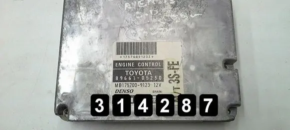Toyota Avensis T220 Engine control unit/module 89661-05250