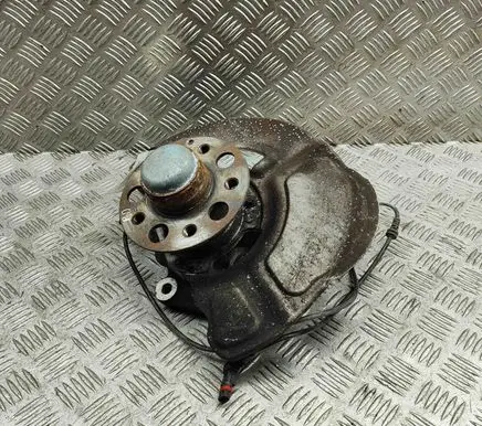 Mercedes-Benz CLS C218 X218 Front wheel hub A2183321001