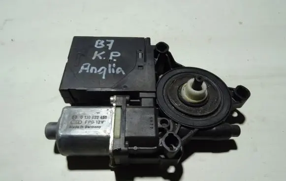 Volkswagen PASSAT B7 Front door window regulator motor 3C0959792C 3AA959702A 0130022451