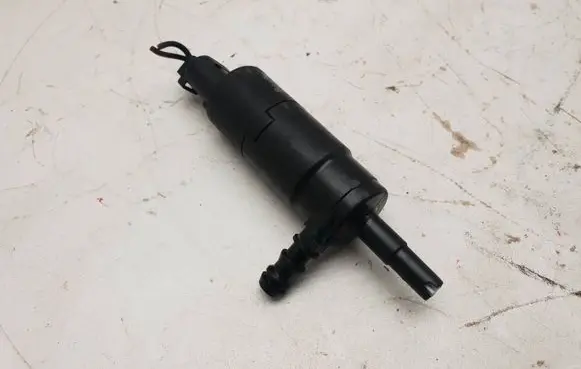 Windshield washer spray nozzle