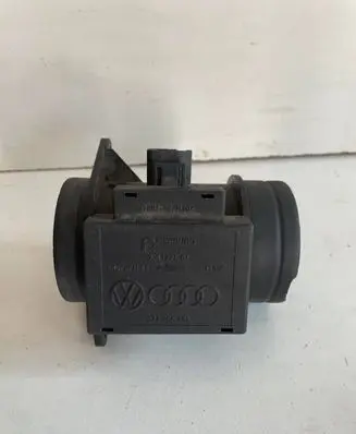Volkswagen Golf III Mass air flow meter 074906461 71822101