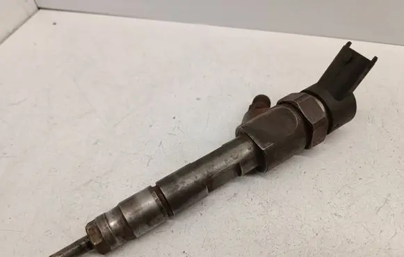 Fuel injector
