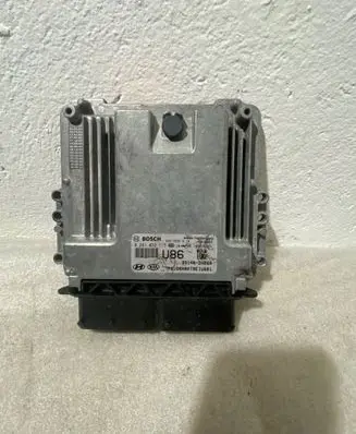 KIA Ceed Engine control unit/module 391402A860 EDC17C57 0281032115