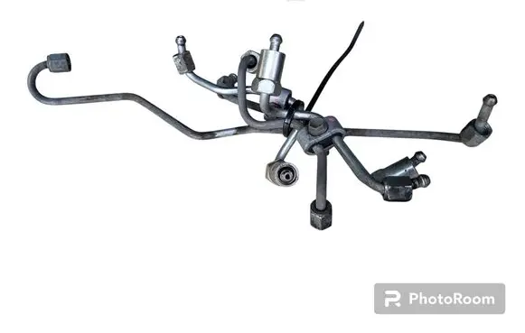 Toyota Avensis T250 Fuel injector supply line/pipe 