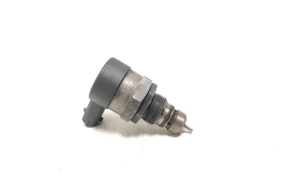 Volvo S60 Fuel pressure regulator 30750409