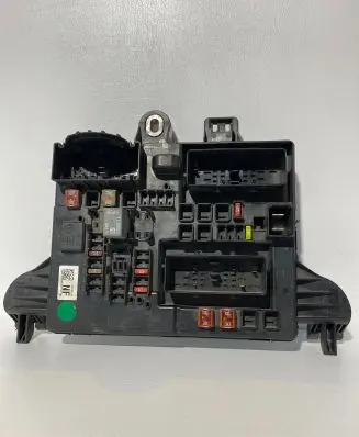 Opel Insignia A Fuse module 13277322