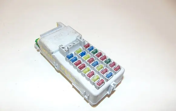 KIA Sorento Fuse module 911703E920