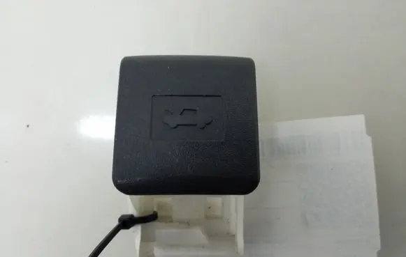 Toyota Yaris Engine bonnet (hood) release handle
