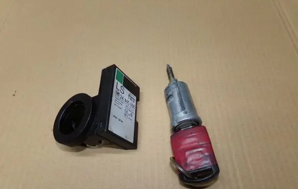 Opel Corsa C Ignition lock 24445098