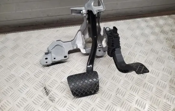 Audi A4 S4 B9 Brake pedal bracket assembly 8W1723117 8W1723140 8W1723523
