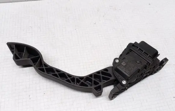 Ford Focus C-MAX Accelerator throttle pedal 3M519F836AF