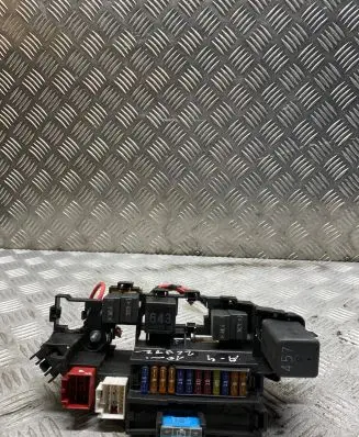 Audi A4 S4 B8 8K Fuse module