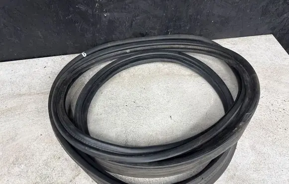 Toyota Auris 150 Trunk rubber seal (body)