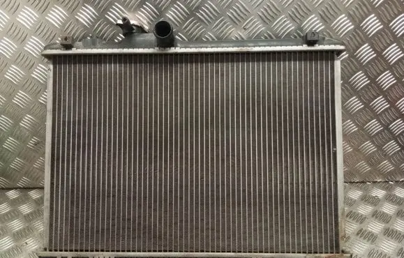 Suzuki Swift I Coolant radiator