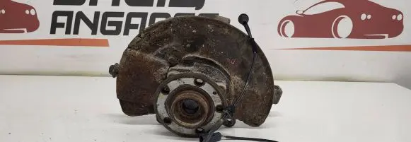 Volvo XC70 Front wheel hub 9461944