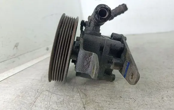 Nissan X-Trail T30 Power steering pump 