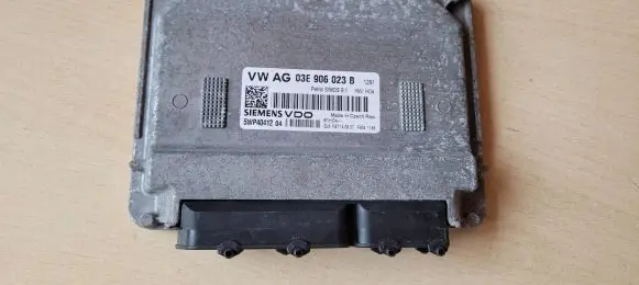 Skoda Fabia Mk2 (5J) Engine control unit/module 03E906023B 5WP4041204