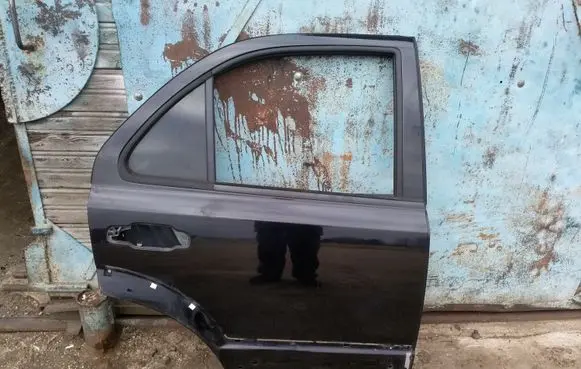KIA Sorento Rear door