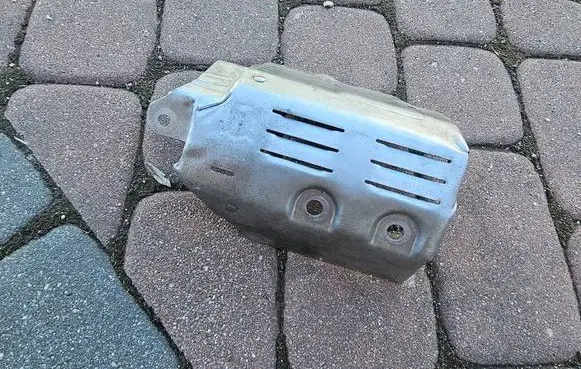 Opel Mokka B Exhaust heat shield 9817792380