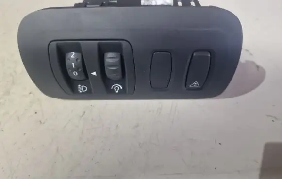 Renault Megane II Headlight level height control switch 8200095495B