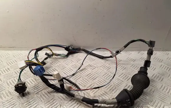 Toyota Auris 150 Front door wiring loom 8215102B80 8215102B80C