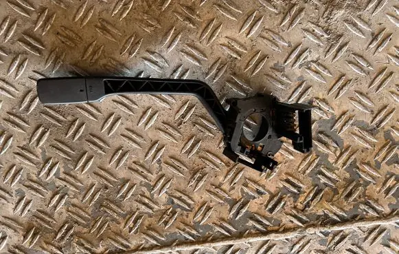 Volkswagen Transporter - Caravelle T4 Window washer relay 
