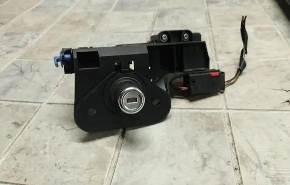 Opel Meriva A Tailgate exterior lock 13168316