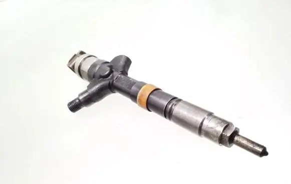 Toyota Corolla E120 E130 Fuel injector 236700G010