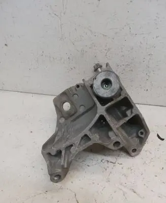 Volvo XC60 Engine mounting bracket 6G926P096FC A1S18C03F6