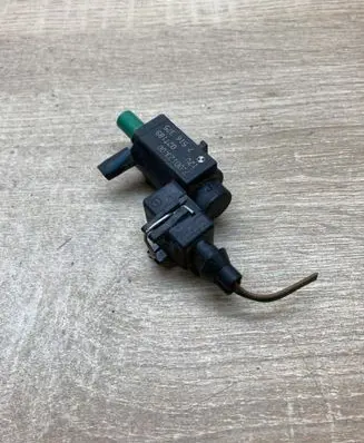 BMW 7 E65 E66 Turbo solenoid valve 7516375 70012300