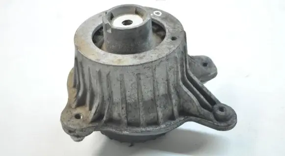 Mercedes-Benz C W205 Engine mount bracket A2052406717