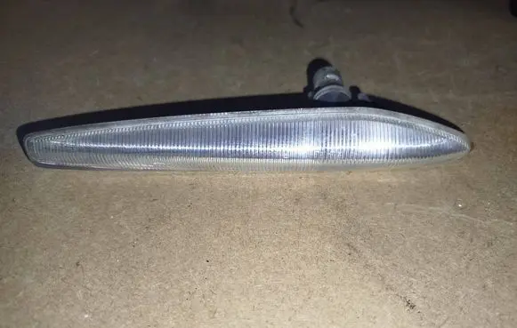 Front fender indicator light