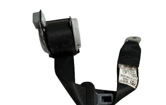 Toyota Auris E180 Rear seatbelt 7336002750