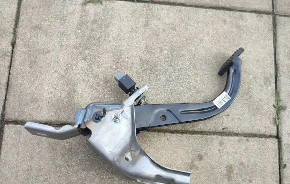 KIA Stonic Brake pedal