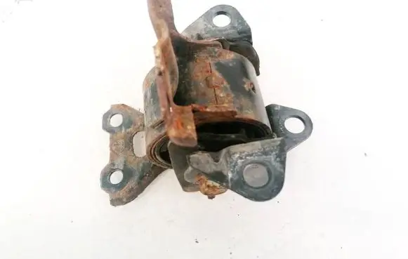 Dodge Caliber Engine mount bracket