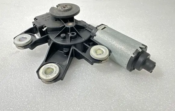 Volkswagen Touareg I Rear window wiper motor 7L0955712