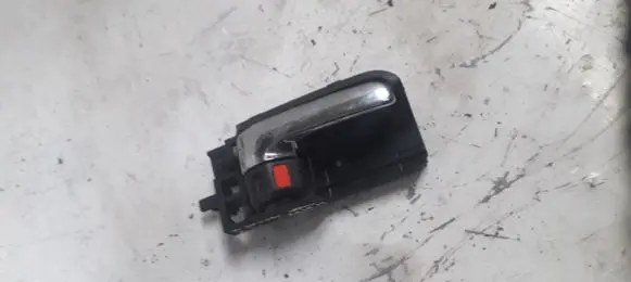 Toyota Corolla Verso E121 Front door interior handle